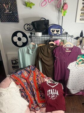 Bundle #1  - 7 Women's Small Items - Pics included